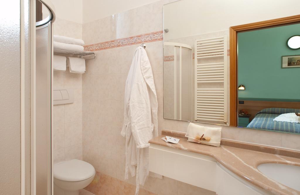 Hotel Villa Luigia ริมินี ภายนอก รูปภาพ